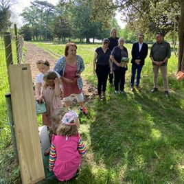 Übergabe Insektenhotel Klausdorf