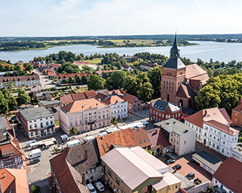 Sternberg mit der stadtbildprägenden Kirche St. Maria und St. Nikolaus