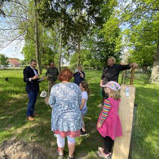 Übergabe Insektenhotel Klausdorf