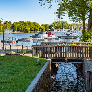 See-Promenade mit Brücke in Röbel/Müritz