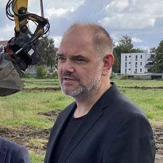 Dr. Alexander Badrow beim Spatenstich Prohner Straße Stralsund