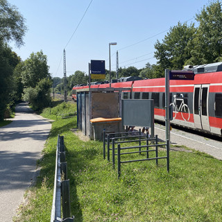 Haltestelle der S- und Regionalbahn in Papendorf